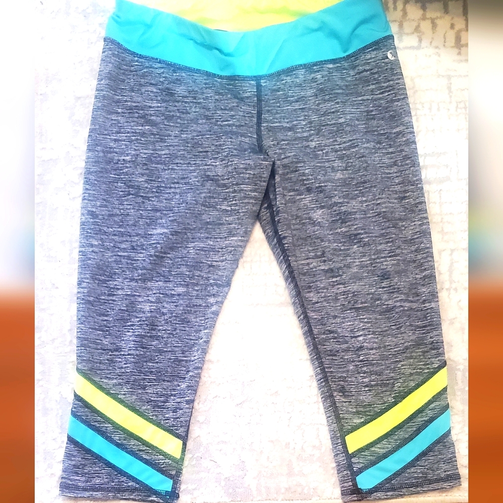 XERSION Capri Leggins Size XL - 16 Grey and green
